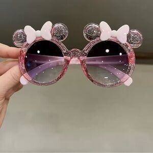 Cute Glittery Sunglasses with Bow Accents